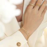 Bertha | Gouden dames dubbele armband – verfijnd ontwerp met slangenketting en glanzende afwerking