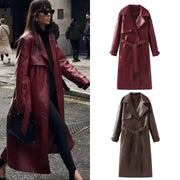 Dames Lange Jas – Bordeauxrode Faux Leather Coat met Retro Silhouet en Tailleceintuu