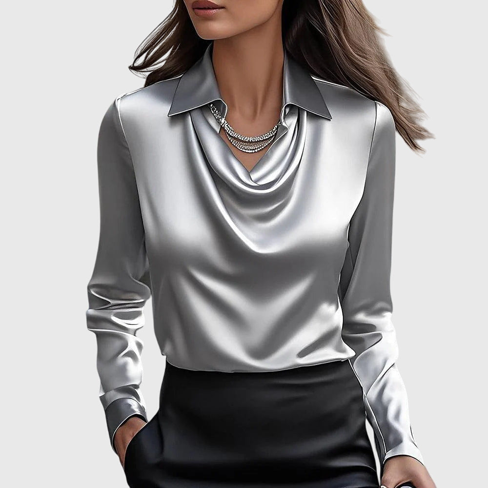 Monique | Dames blouse met geplooide halslijn en subtiele glans – elegant veelzijdig