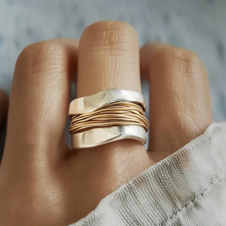 Dames Ring – Met Gouden Draden, Geschikt voor Dagelijks Gebruik