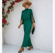 Dames Jumpsuit – Diepgroene Elegantie met Capemouwen voor Feestelijke Gelegenheden