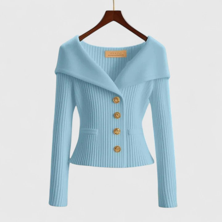 Dames trui met off-shoulder kraag en gouden knopen – zacht & elegant