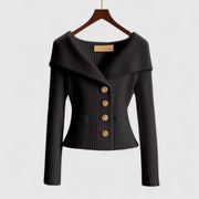 Dames trui met off-shoulder kraag en gouden knopen – zacht & elegant