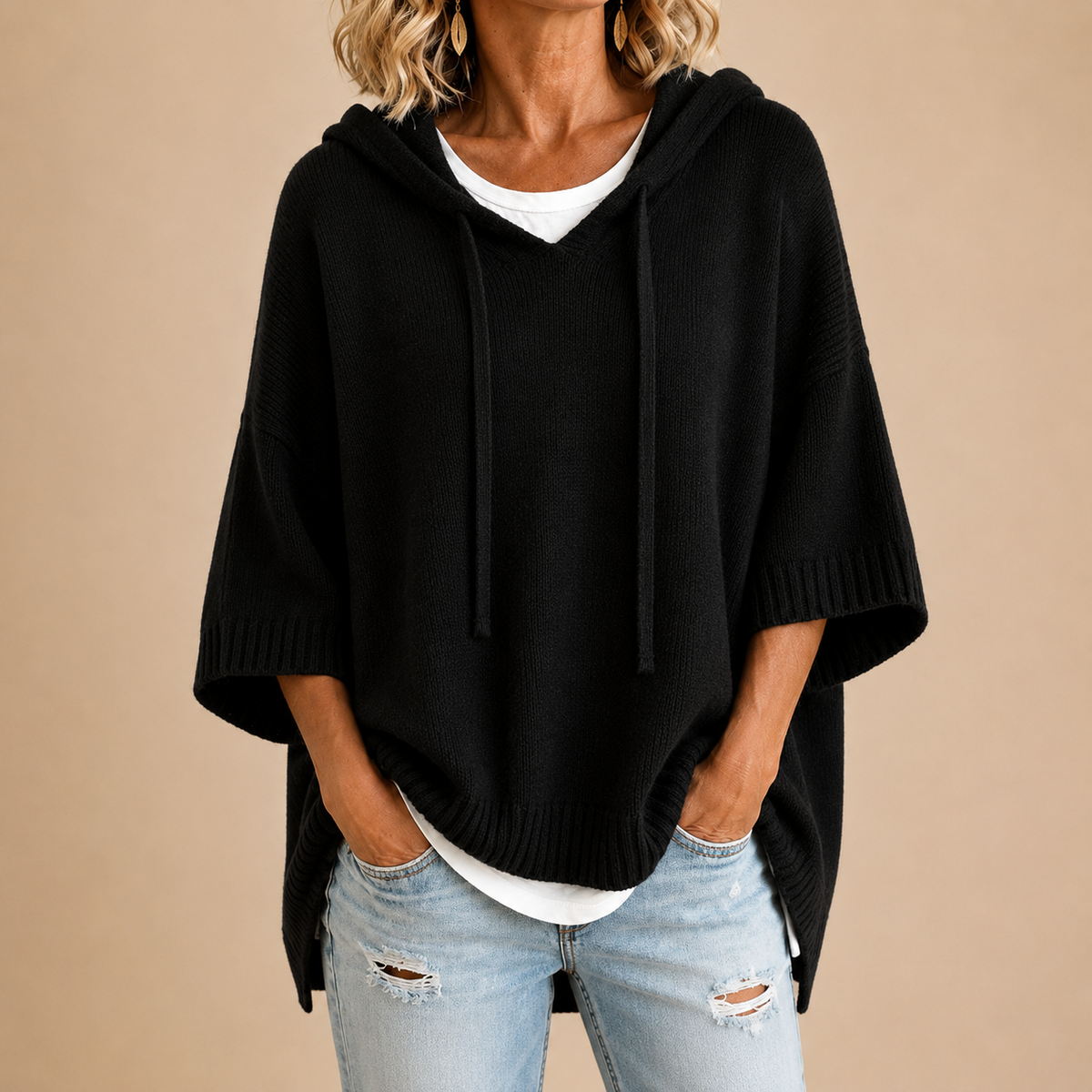 Wendy - Gebreide poncho met capuchon en driekwartmouwen