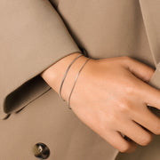 Bertha | Gouden dames dubbele armband – verfijnd ontwerp met slangenketting en glanzende afwerking