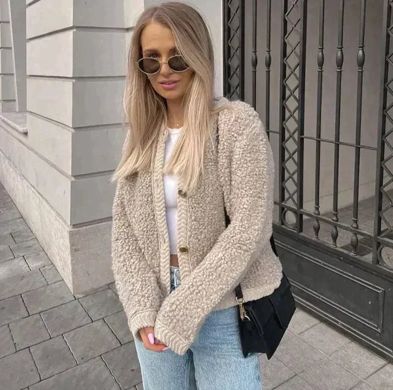 Ester | Dames cardigan met teddy knit en knopen