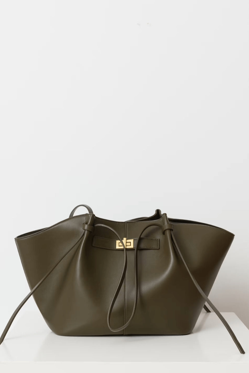 Esmee | Leren totebag voor dagelijks gebruik met sluiting aan de voorkant