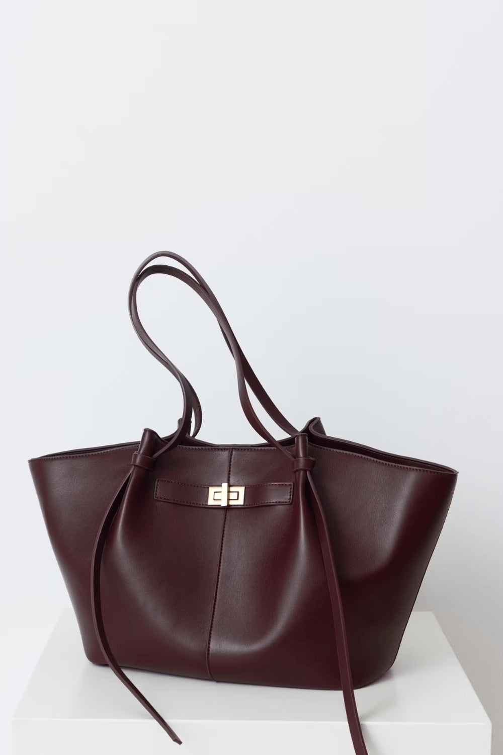 Esmee | Leren totebag voor dagelijks gebruik met sluiting aan de voorkant