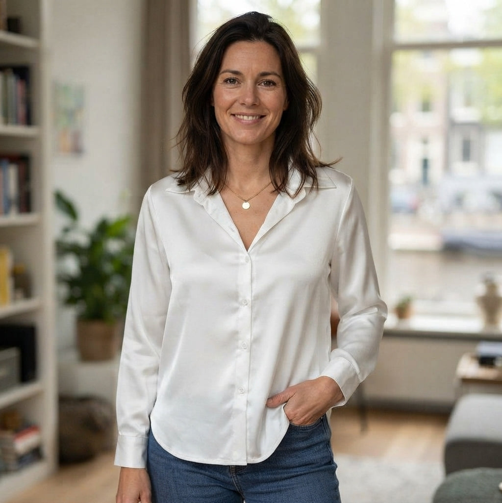 Sheila -  Een satijnen damesblouse