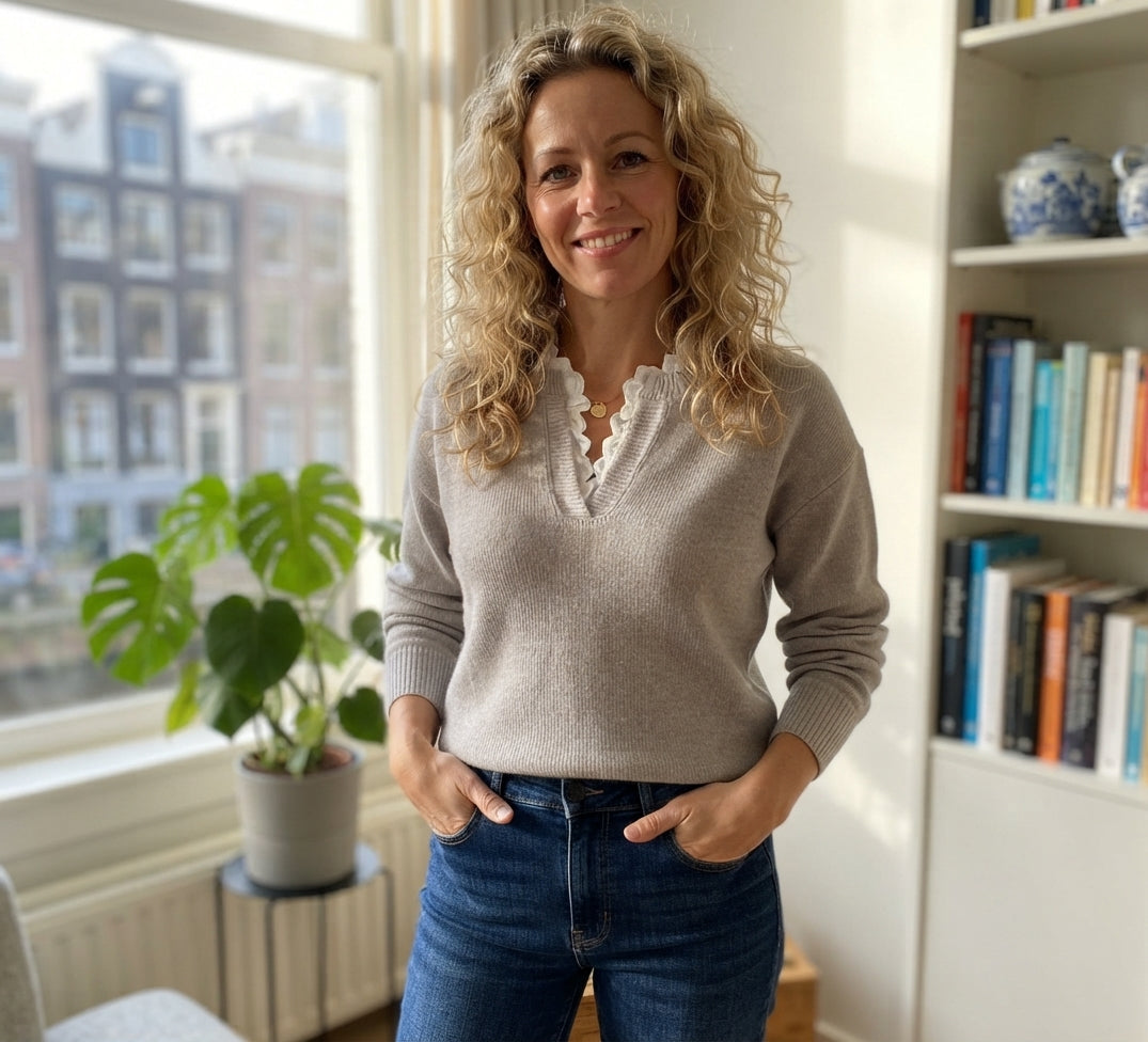 Ester - Chique Gebreide Trui met Elegante Kantkraag