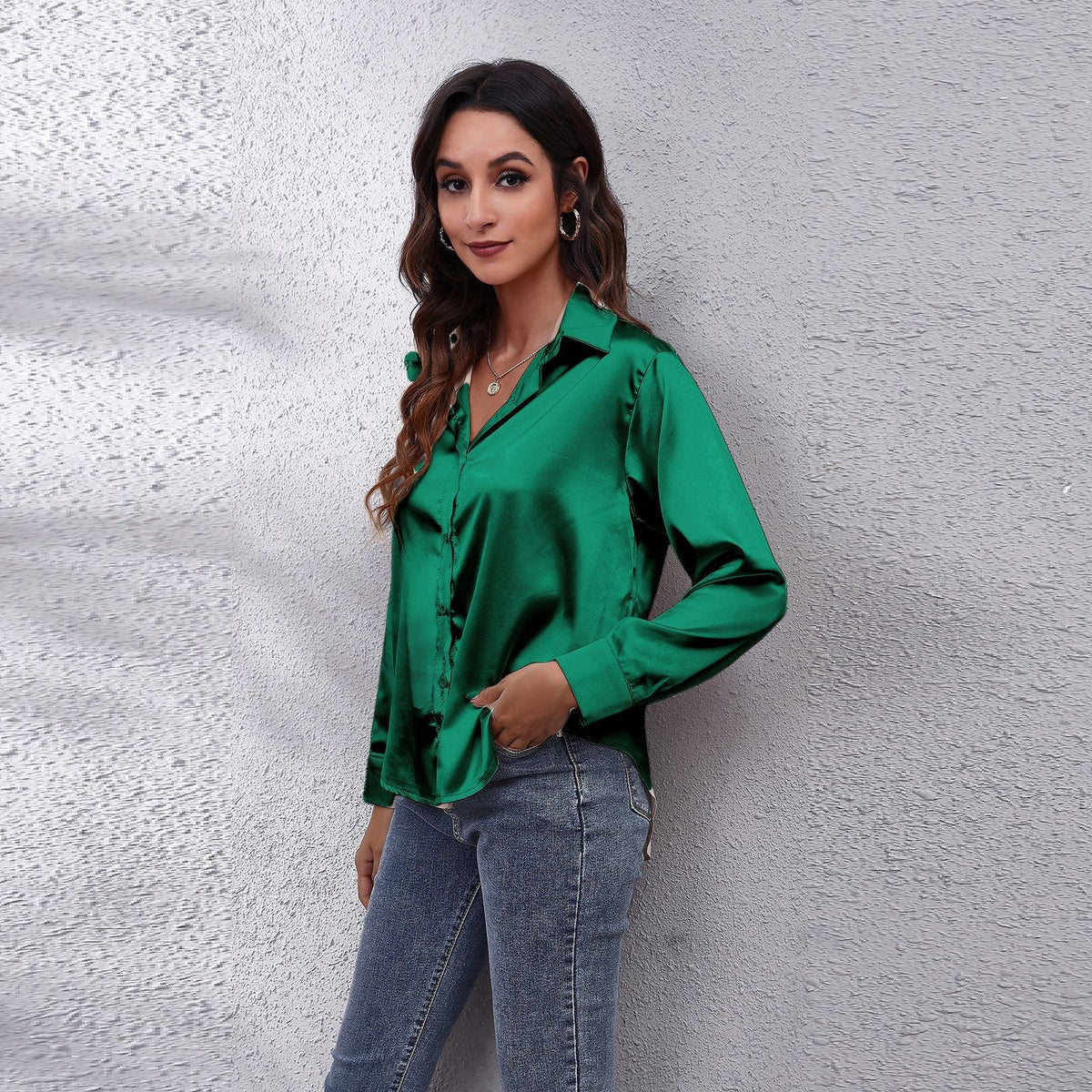 Sheila -  Een satijnen damesblouse
