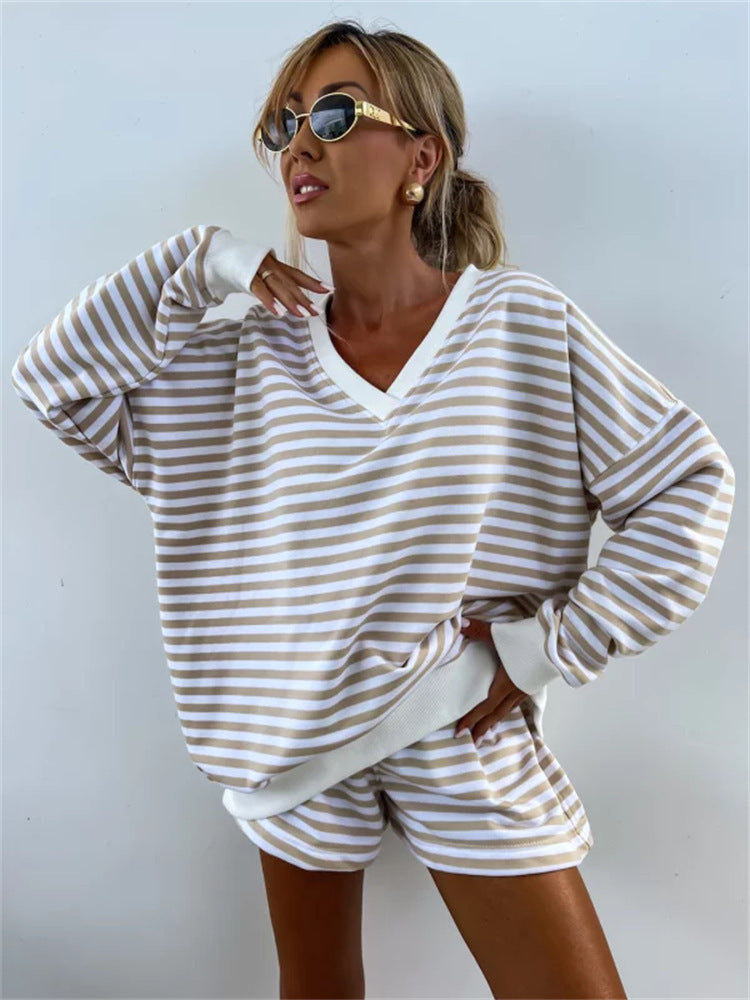 Dames Oversized Set – Casual voor Thuisgebruik, Met Gestreepte Details en Korte Broek