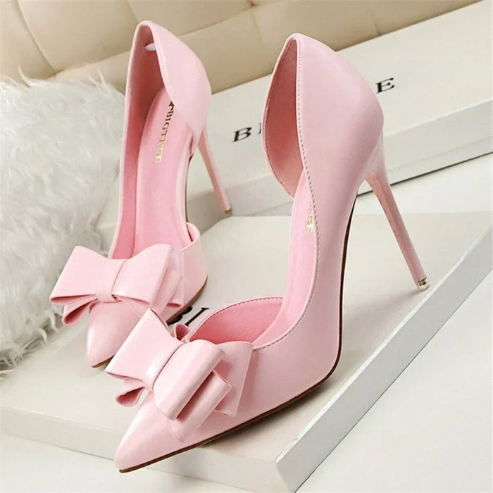 Pumps met Strikdetail