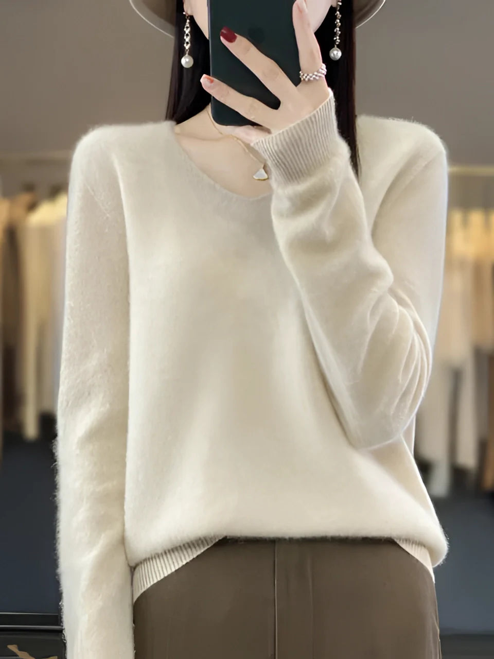 Dames Luxe V-Hals Kasjmiertrui – Smaragdgroen, Warm en Comfortabel voor Herfst en Winter
