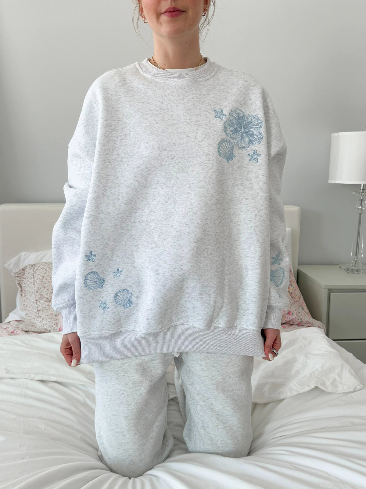 Elinora | Dames Crewneck Sweater met Tropische Parels – Casual Luxe Detail