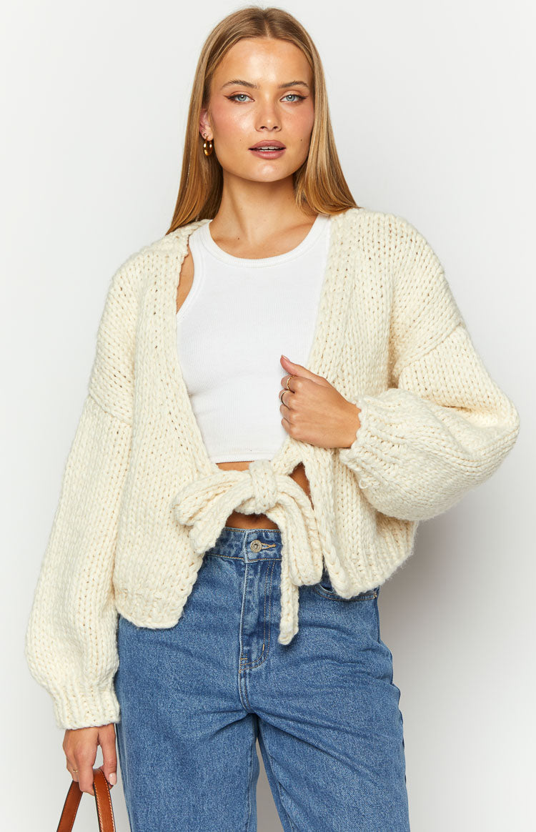 Celeste | Dames zacht gebreid vest met striksluiting en luxe breisteek