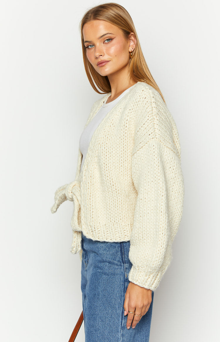 Celeste | Dames zacht gebreid vest met striksluiting en luxe breisteek