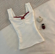 Dames Getailleerde Tanktop – Met Kanten Afwerking en Brede Bandjes voor Zomergebruik