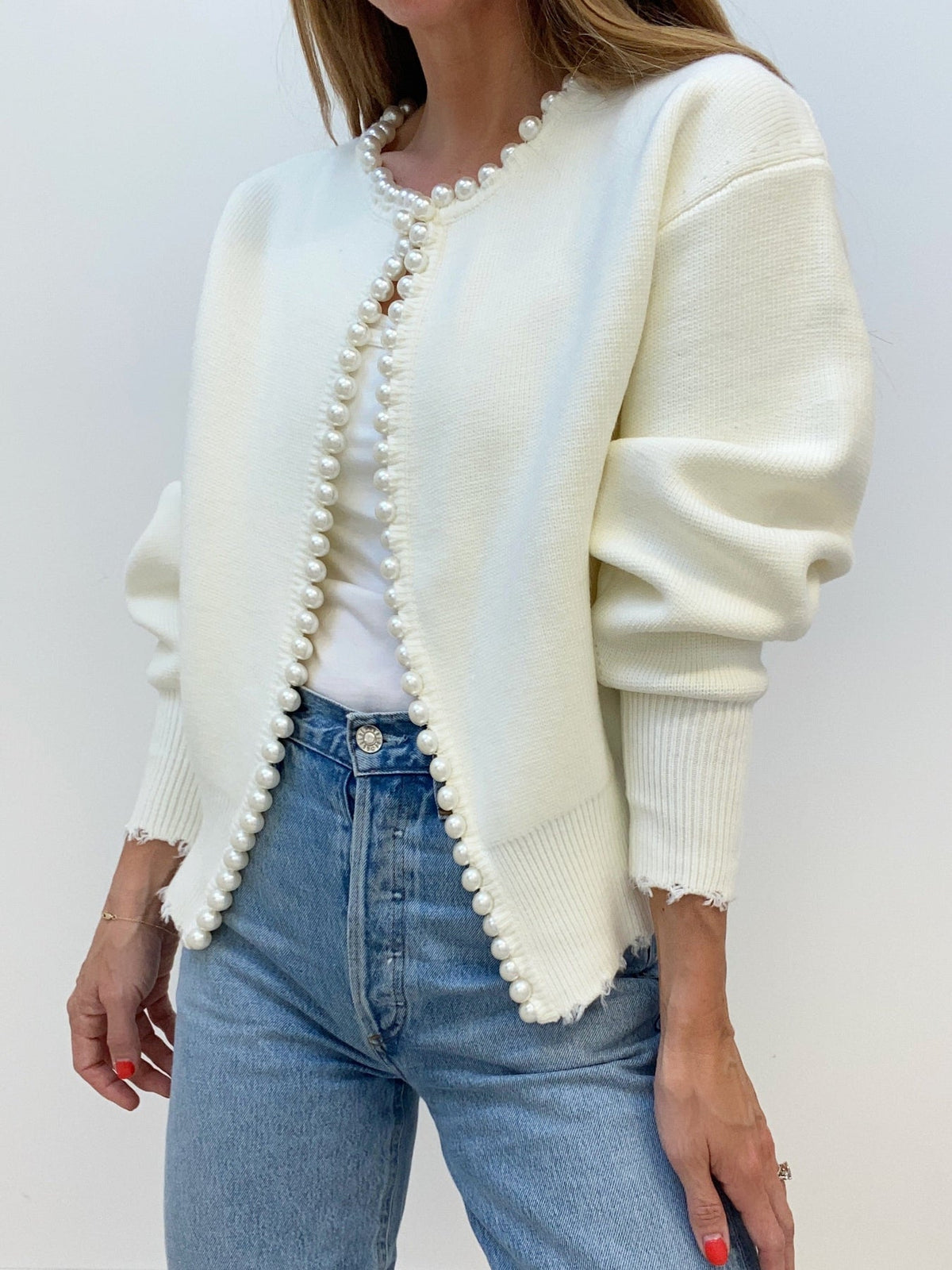 Jasmine Vest | Dames gebreid vest met parelrand en gescheurde zoom