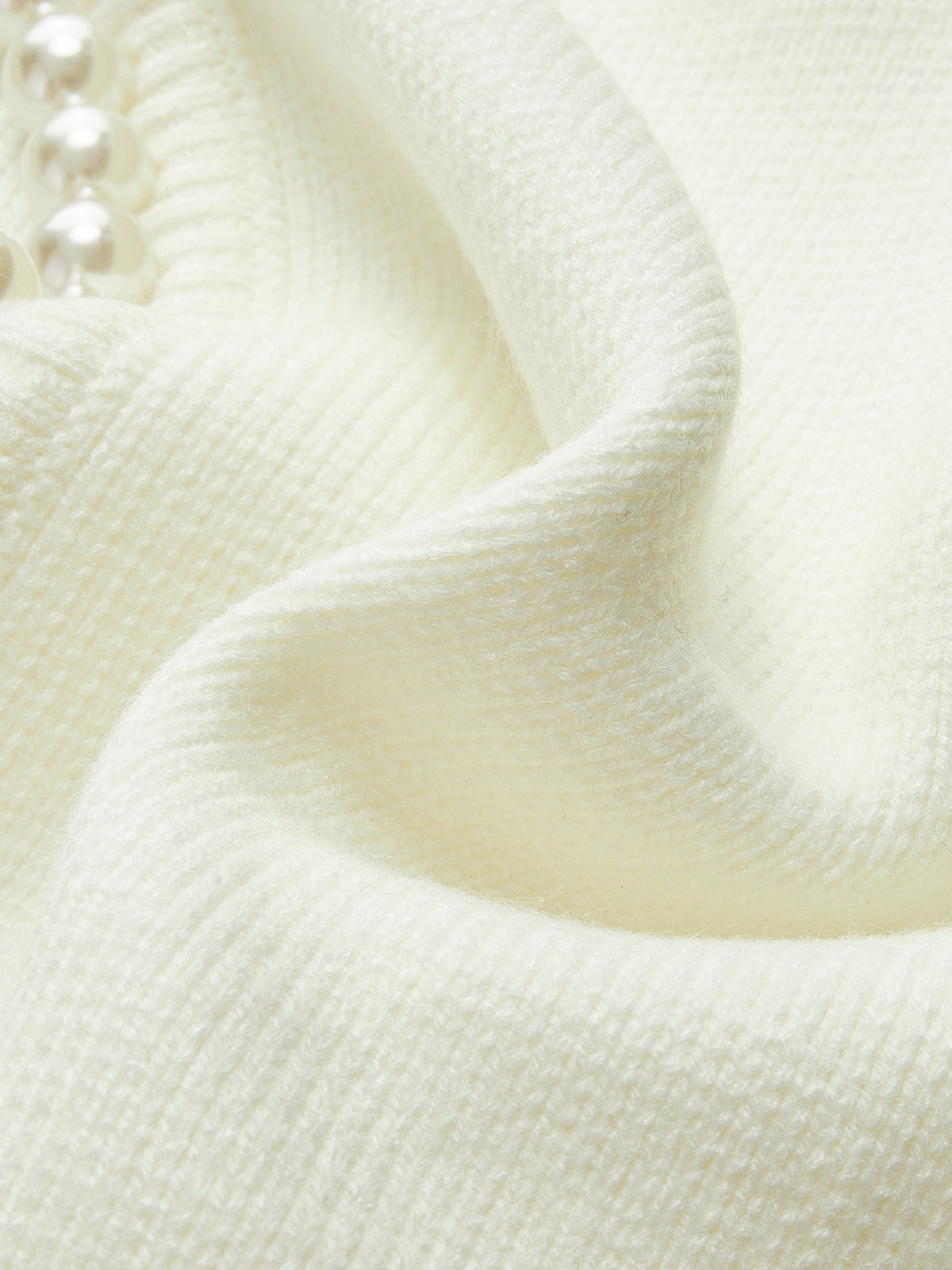 Jasmine Vest | Dames gebreid vest met parelrand en gescheurde zoom