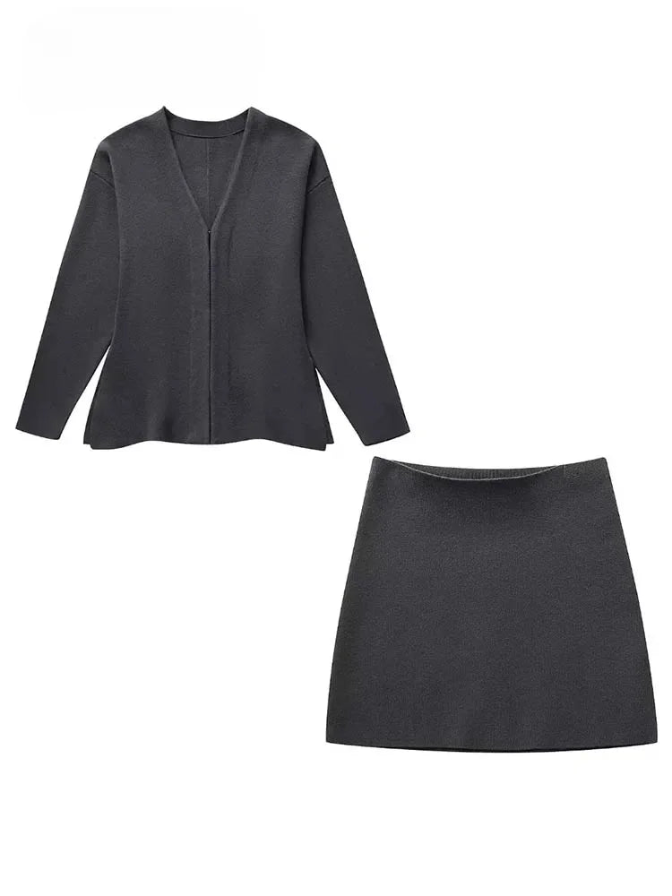 Luna Knit Set | Dames gebreide set met V-hals top en rokje