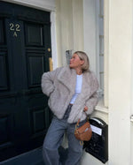 Lexi Fluffy Fur Jas | Dames jas van luxe faux fur met relaxed fit