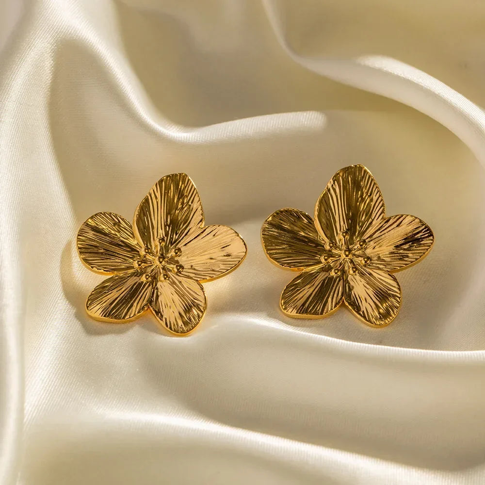 Luxe Bloem Oorbellen voor Dames in Gouden Afwerking | Tijdloze Statement Sieraden voor Feestelijke Gelegenheden